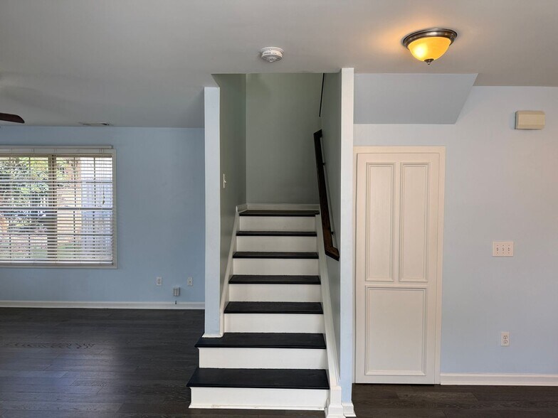 Building Photo - Cute 2 Story Home in Lundy Chase