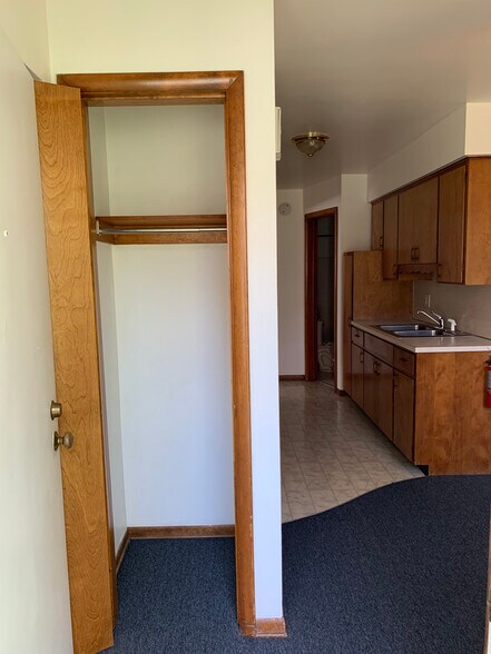 Building Photo - 2105 De Hoop Ave