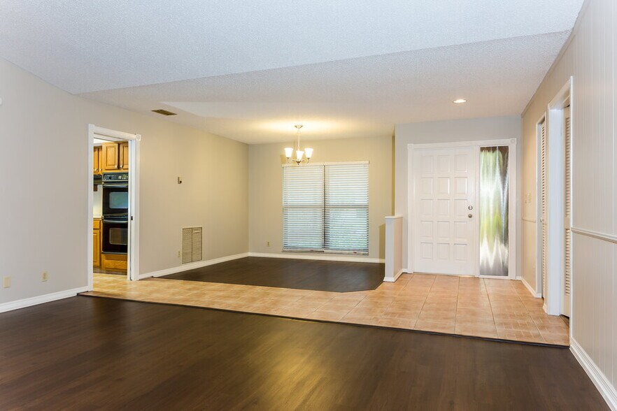 Building Photo - 21074 Shady Vista Ln