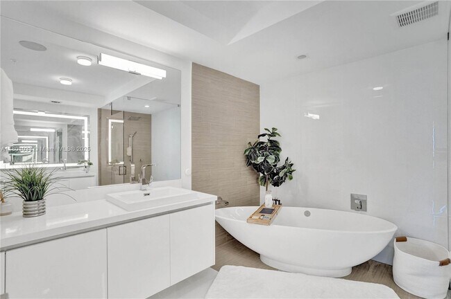 Building Photo - 330 Sunny Isles Blvd