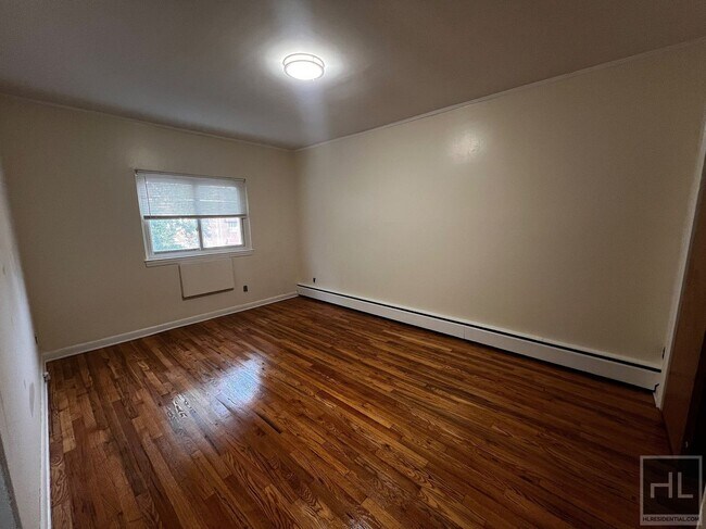 Building Photo - AMUNDSON AVENUE