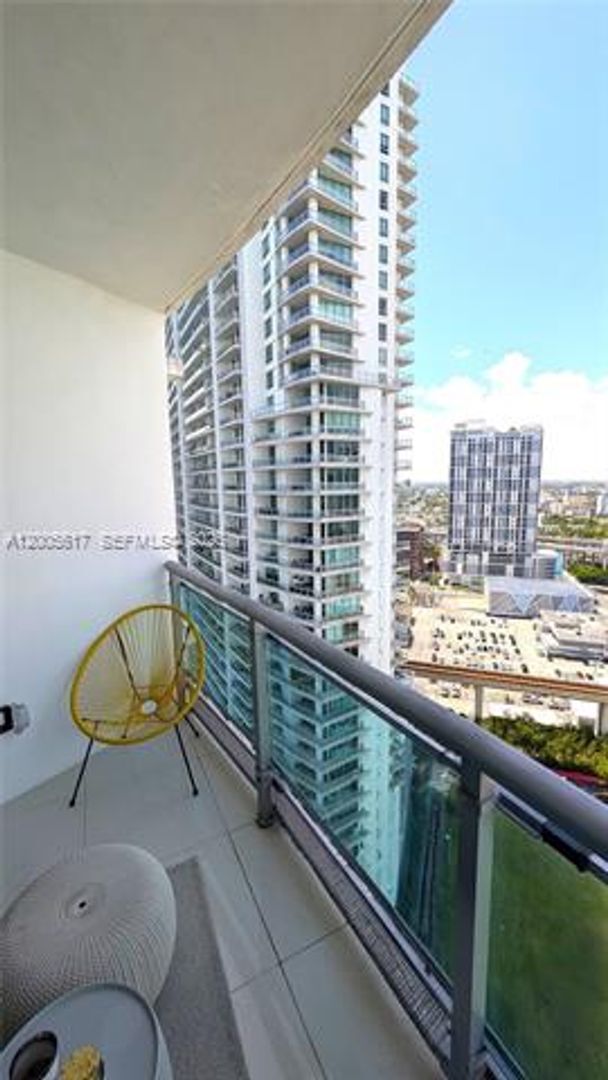 Building Photo - 350 S Miami Ave