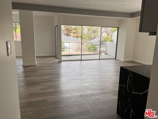 Building Photo - 10787 Wilshire Blvd