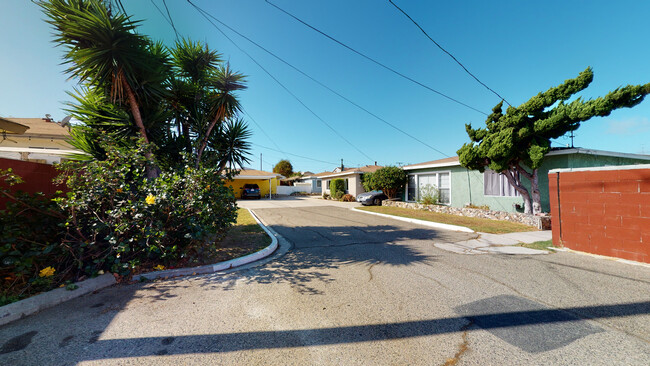 YELLOW HOUSE END OF PRIVATE DRIVE - 14521 Firmona Ave