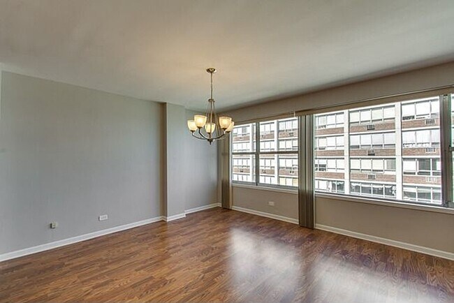 Building Photo - 6157 N Sheridan Rd