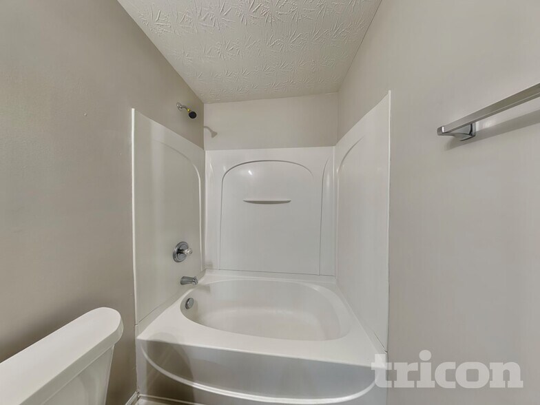 Building Photo - 60 Camden Pl