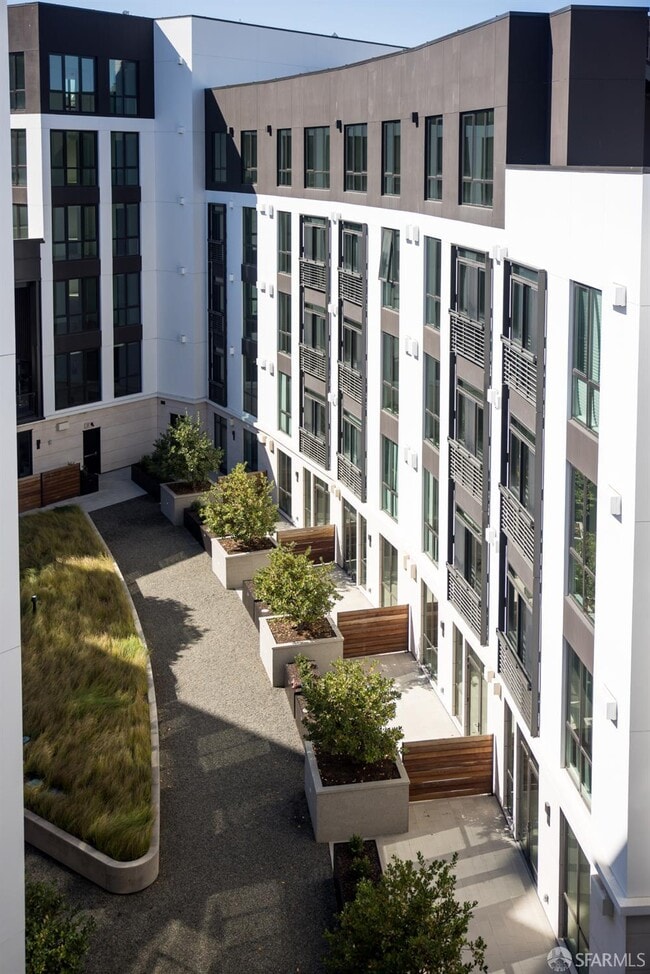 Building Photo - 1 Bristol Court