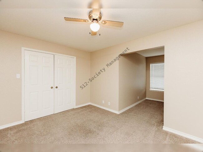 Building Photo - 212 Sandstone Dr