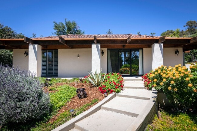 Building Photo - Dream Casita in Hope Ranch!