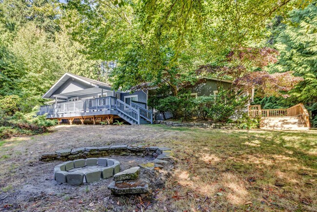 Building Photo - 4+ Bedroom Home - Surrounded by Nature, ne...