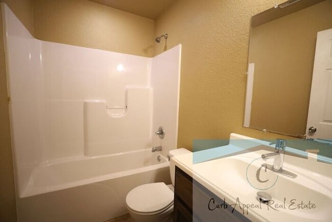 Building Photo - Recently built 2 bed/2 bath apt in Trumann...