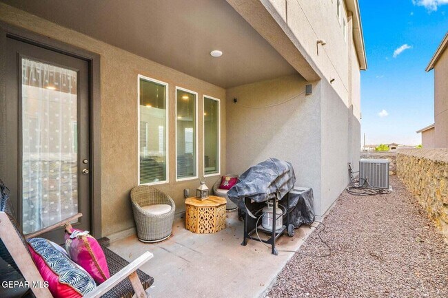 Building Photo - 14947 Pebble Hills Blvd