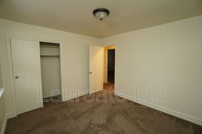 Building Photo - 7843 W Quarto Ave