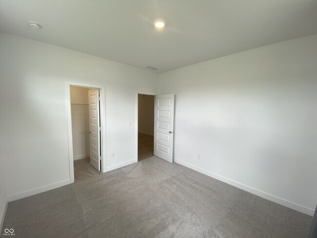Building Photo - 5102 Astor Wy