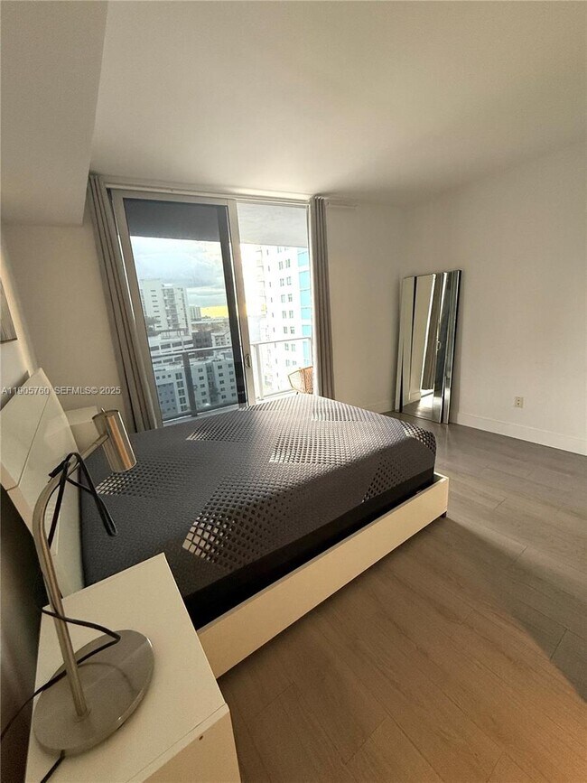 Building Photo - 1010 SW 2nd Ave