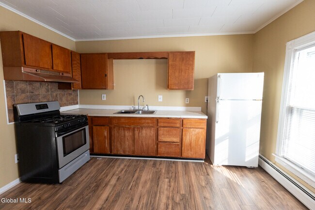 Building Photo - 104 Lawrence St