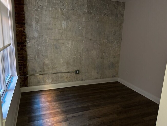 Building Photo - Welcome to Urban Elegance in the Heart of ...