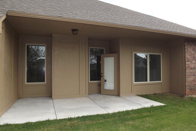 Building Photo - Newer Home built in  2014 w/storm shelter!