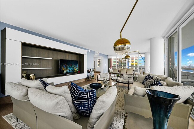 Building Photo - 1627 Brickell Ave