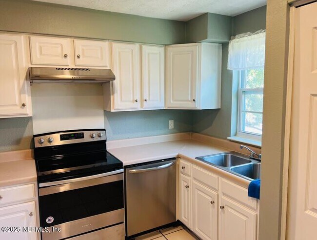 Building Photo - 4915 Baymeadows Rd