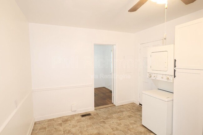 Building Photo - 3006 Manor Dr