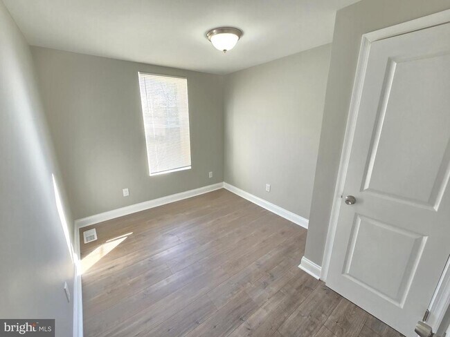 Building Photo - 3169 Ravenwood Ave