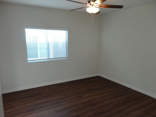 Building Photo - Move in Special!!  1/2 off 1st Month's Rent!!