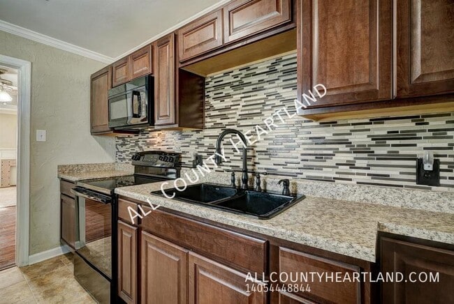 Building Photo - 2128 Hardin Dr