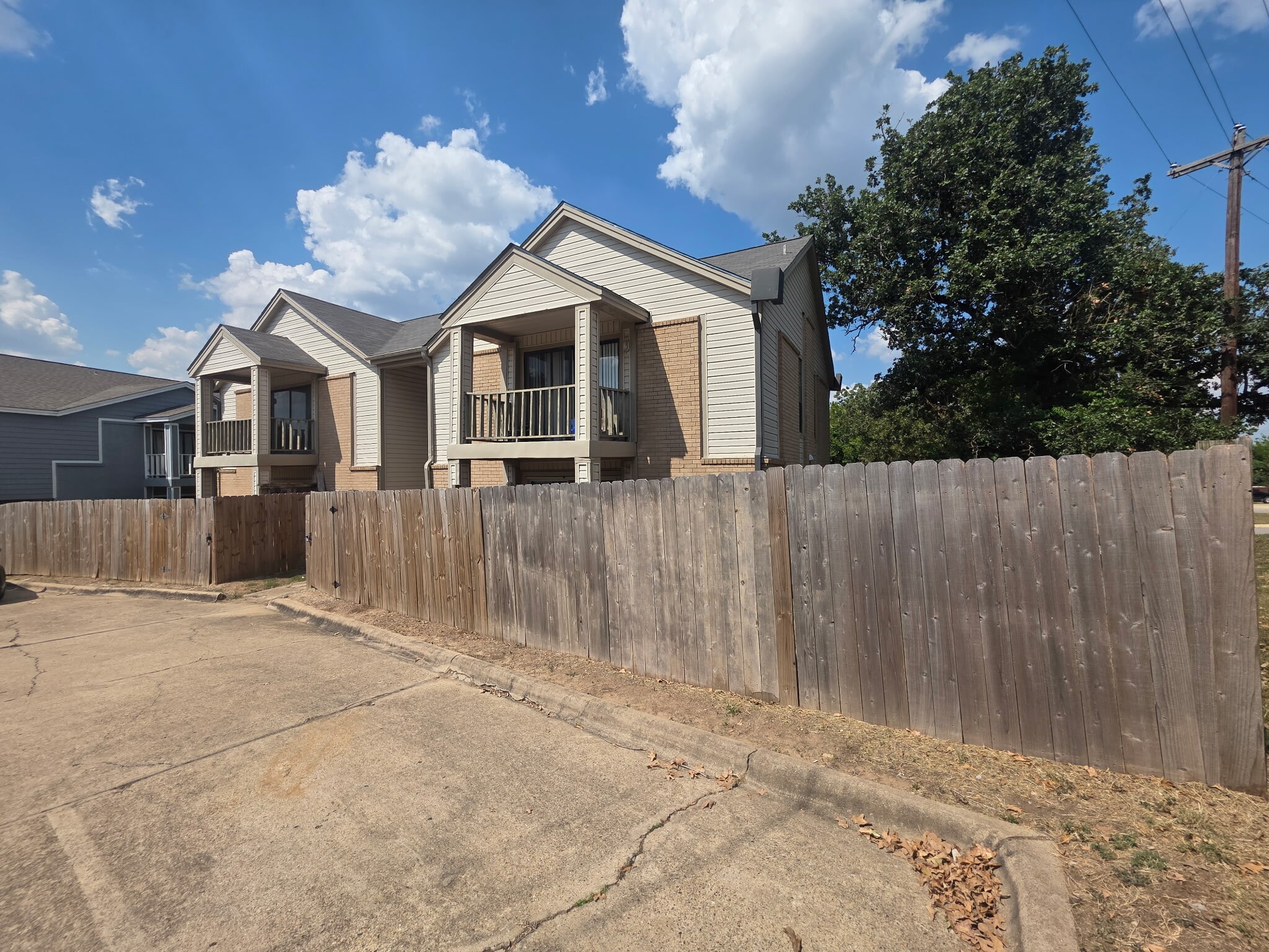 Building Photo - 1020 Autumn Cir