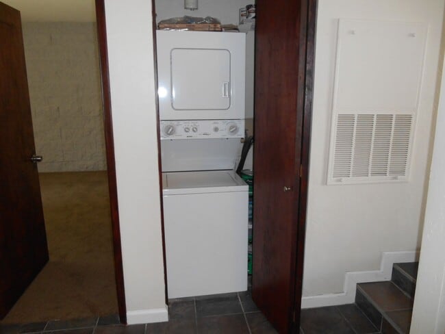 Building Photo - Eastside (Golf Links and Pantano) spacious 2nd floor 2 bed, 2 bath condo!