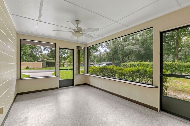 Building Photo - Beautifully Renovated 3 Bedroom 1 Bath Home on Large Corner Lot