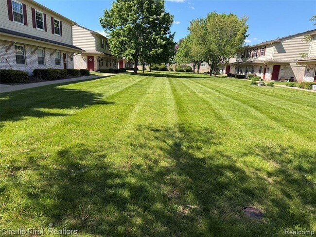 Building Photo - 204 Princeton Dr
