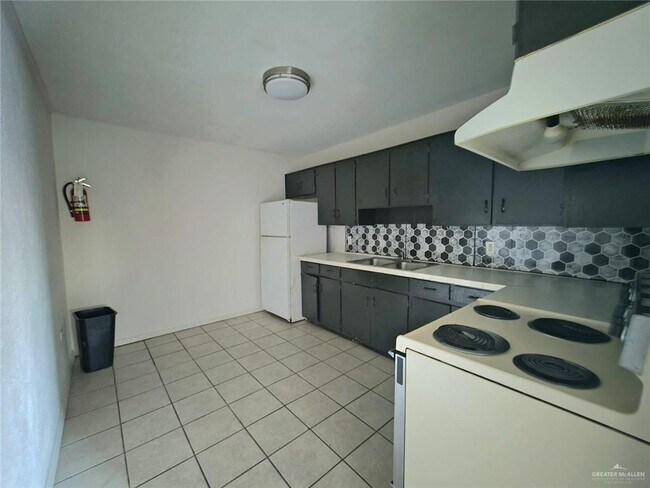 Building Photo - 14 Perkins Ave