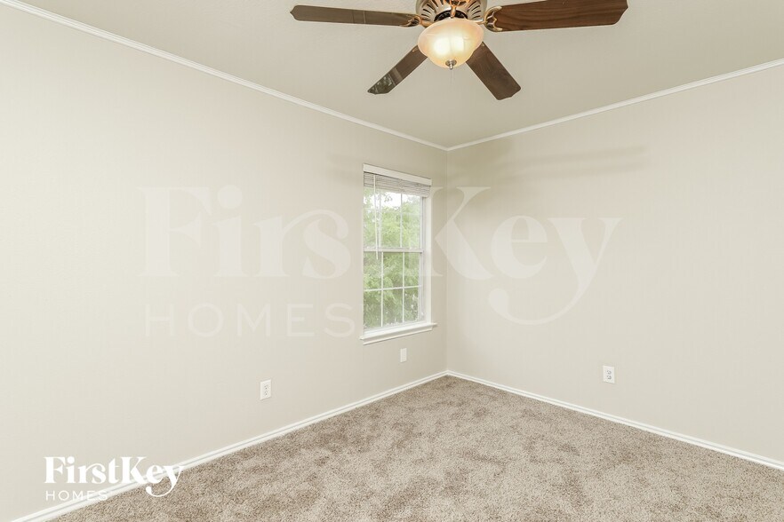 Building Photo - 315 Donalan Dr