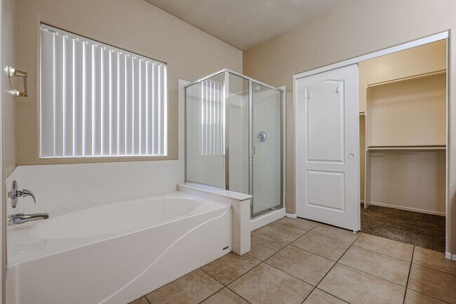 Building Photo - Great Litchfield Park Neignborhood!