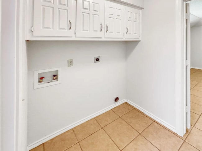 Building Photo - 116 Creekview Dr W
