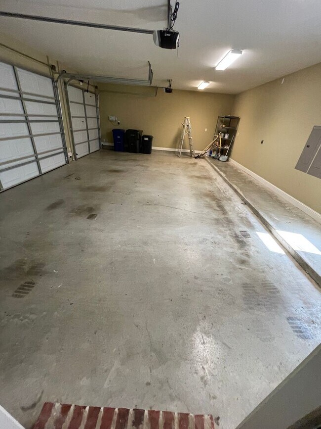 Building Photo - Gorgeous 4 Bedroom home in Twelve Oaks