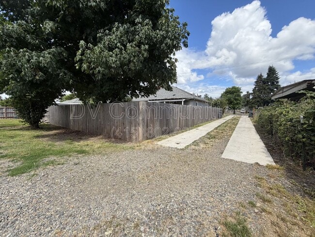 Building Photo - 1246 Hughes St