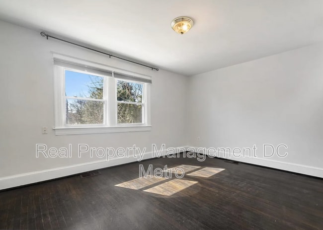 Building Photo - 1397 Sheridan St NW
