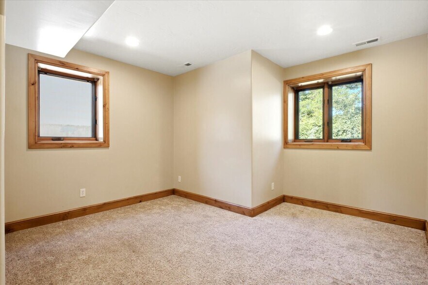 Building Photo - 623 N Wall St