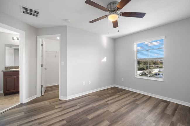 Building Photo - Like New TownHome For Rent in Touchstone!