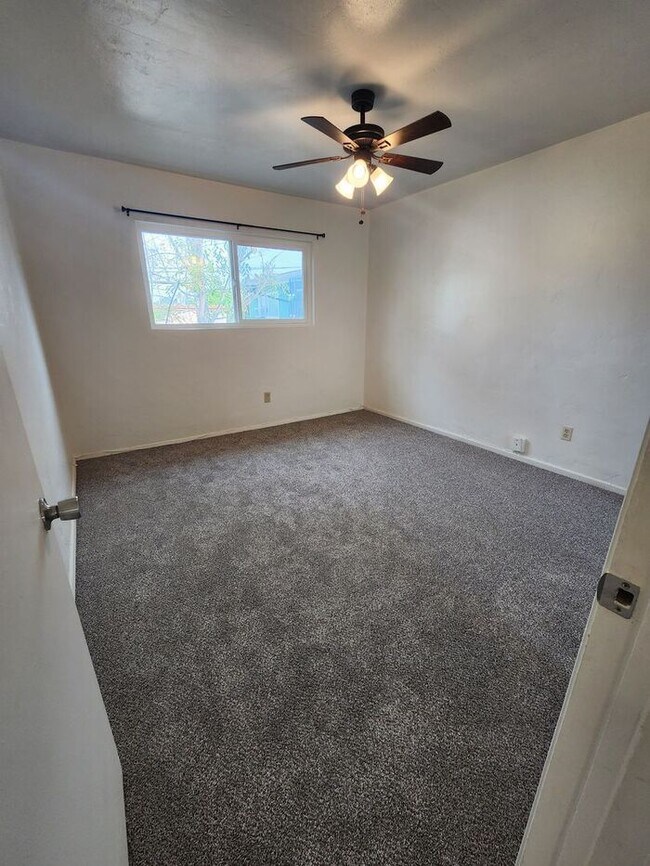 Building Photo - $1000 REBATE!! Delightful La Mesa 2BR/1BA in Small Complex