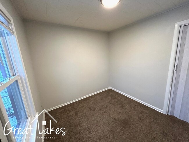 Building Photo - Lovely 2 Bedroom 1 Bathroom now available for rent