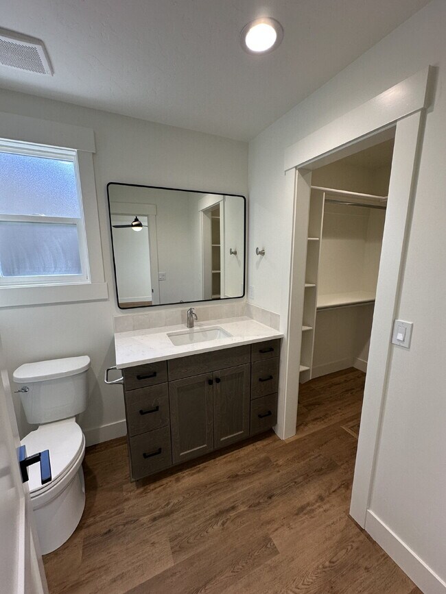 Building Photo - "Charming 3-Bedroom Oasis with Granite Touches in Meridian!"