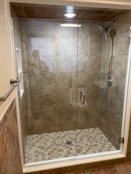 Master Bathroom 9x9 - 71 North Road