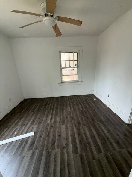 Building Photo - 830 E Rogers Ave