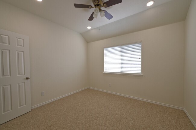 Building Photo - 3001 Claybrook Dr