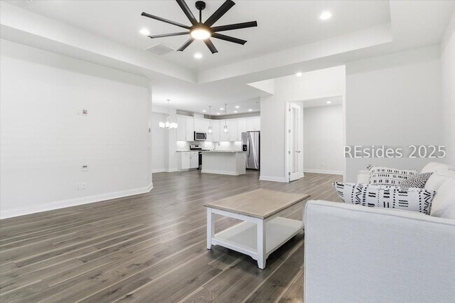 Building Photo - 155 Weekend Ave