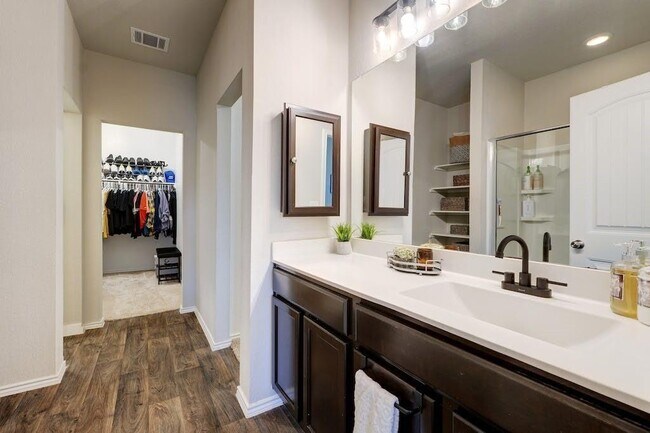 Building Photo - 5808 Ronee Leah Dr