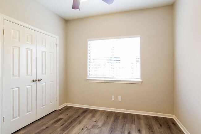 Building Photo - 6615 Bluebottle Ln